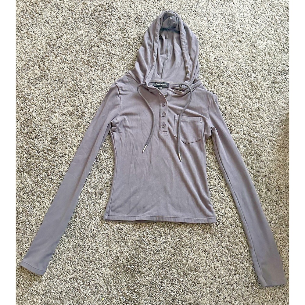 Prettywear - Grey long sleeve 4 button top with hood